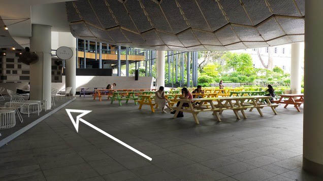 Follow the arrow and walk past Onalu Bagel Haús