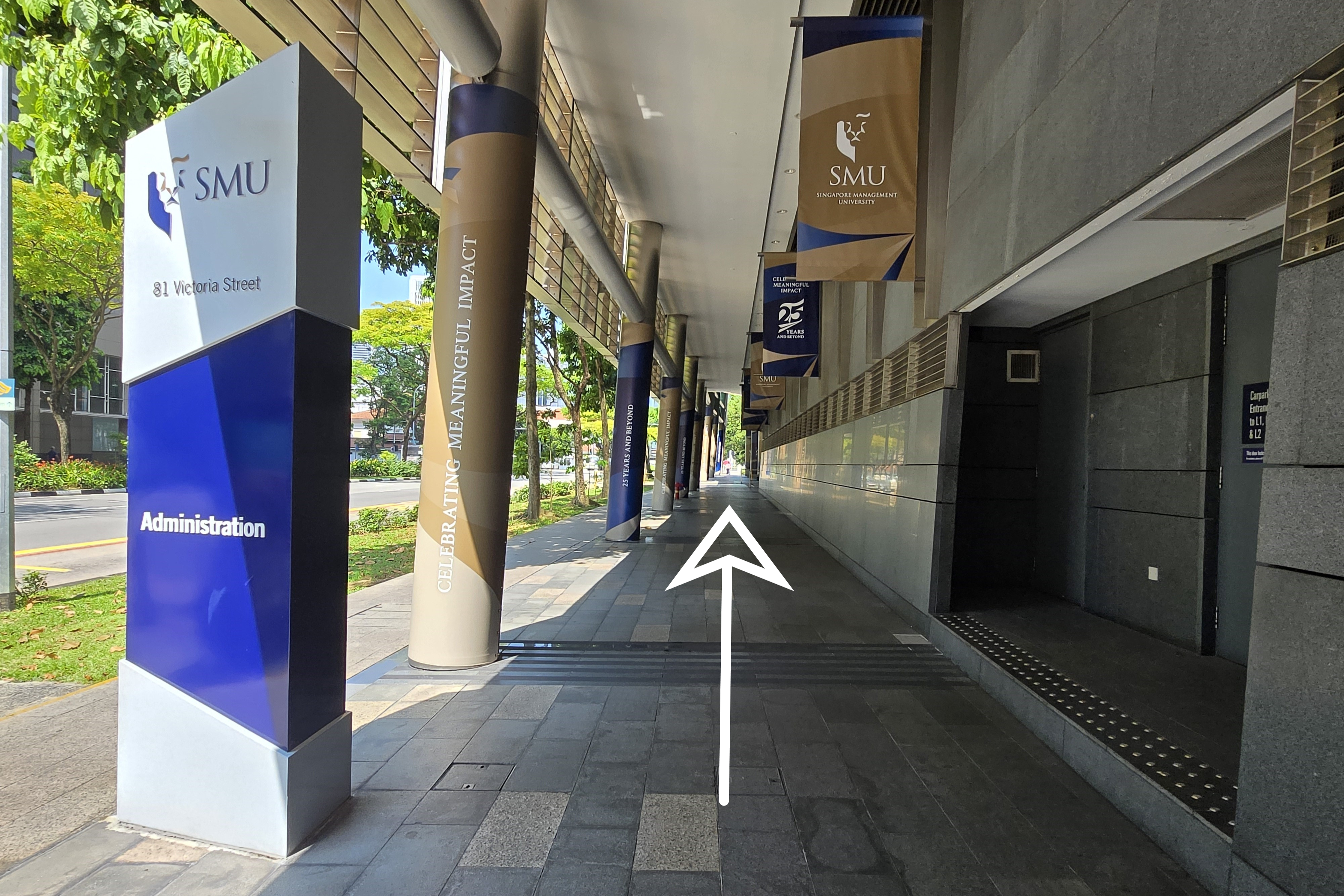 Straight walking route from Hotel Grand Pacific bus stop