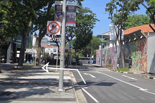 Queen Street carpark approach from Middle Road