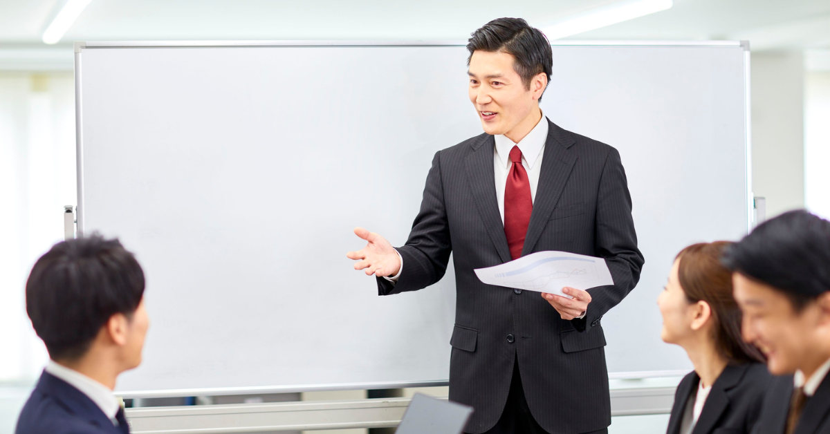 12 Essential Leadership Qualities That Define Strong & Effective Leaders