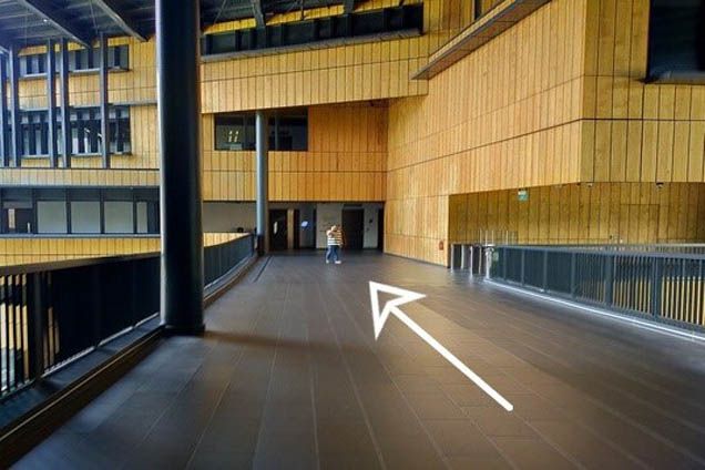 3. Walk along the link bridge. Active Learning Classroom 3-3 will be directly ahead